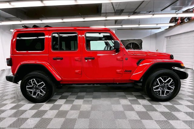 Used 2026 Jeep Wrangler Unlimited Sahara AWD/4WD image 15