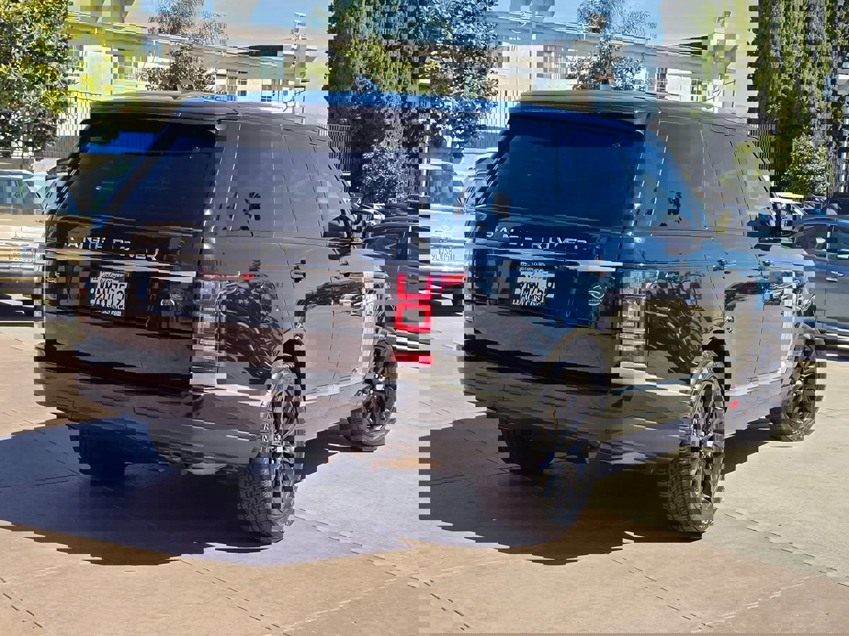 Used 2017 Land Rover Range Rover HSE image 12