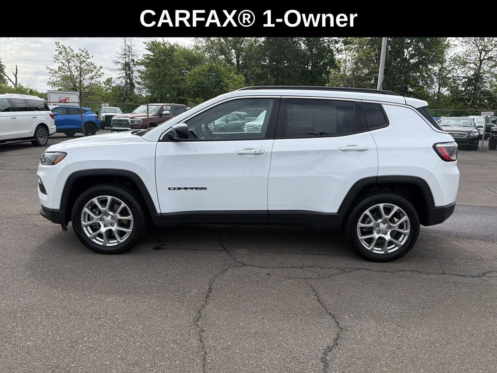 Used 2023 Jeep Compass Latitude AWD/4WD image 2