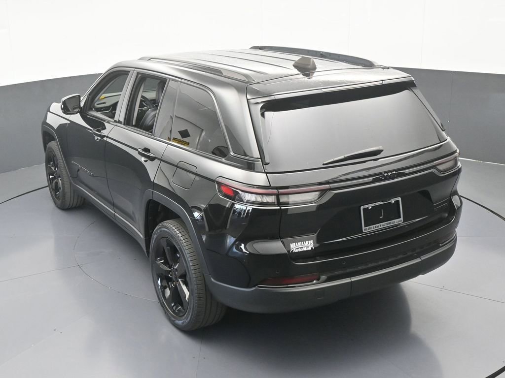 Used 2023 Jeep Grand Cherokee Limited w/ Black Appearance Package image 52