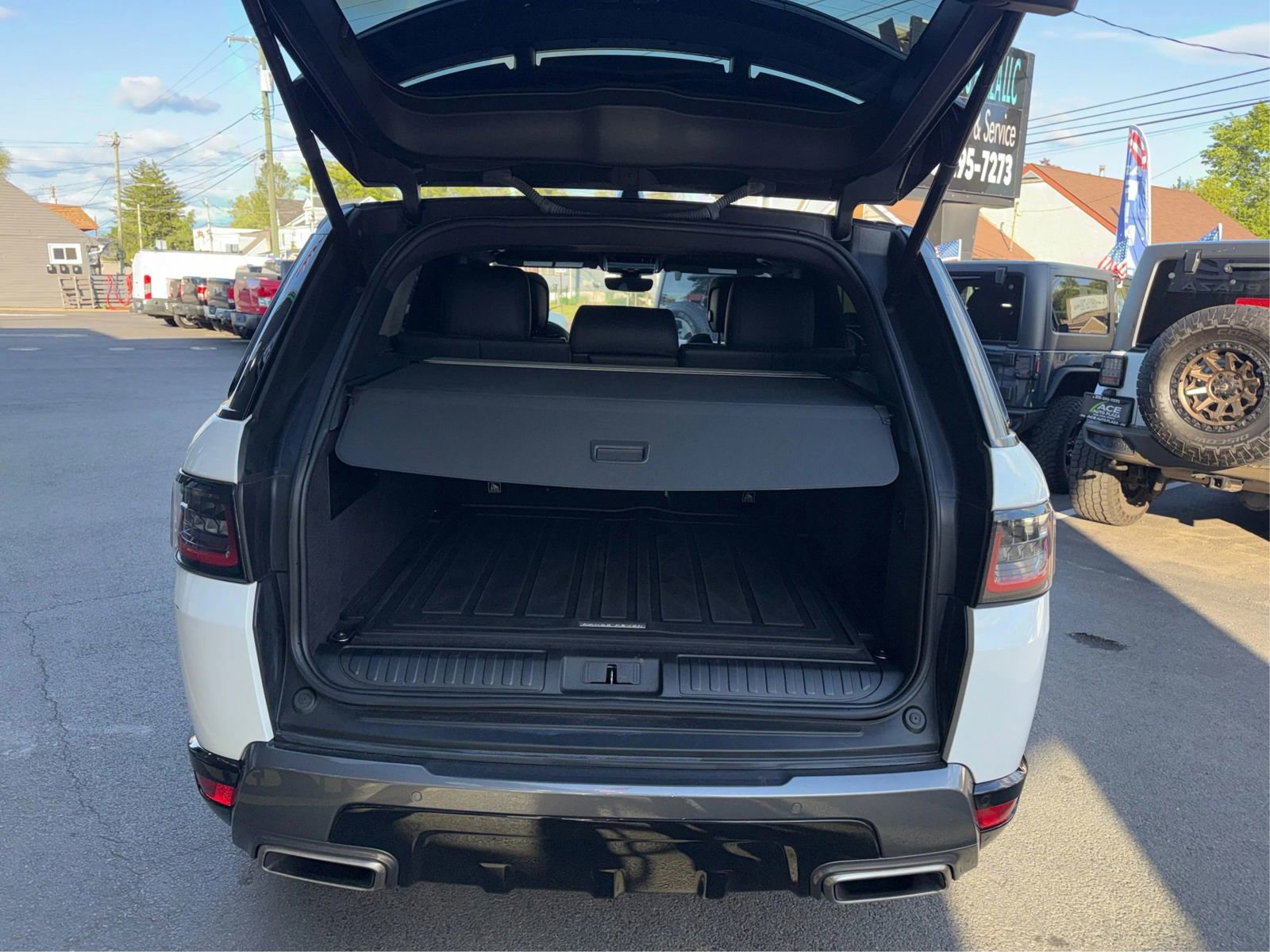 Used 2019 Land Rover Range Rover Sport HSE AWD/4WD image 13