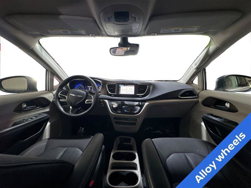 Used 2023 Chrysler Voyager LX FWD image 14