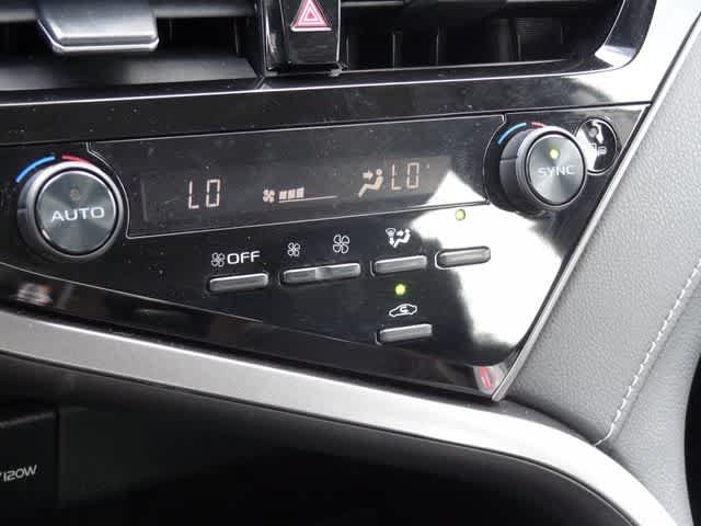 Used 2023 Toyota Camry SE w/ Cold Weather Package FWD image 28