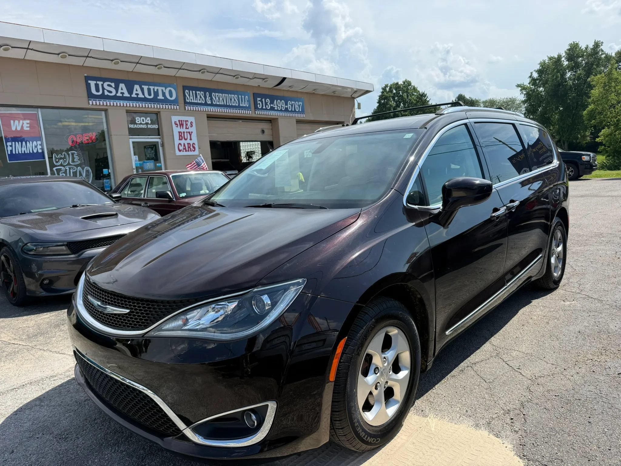 Used 2017 Chrysler Pacifica Touring-L Plus FWD image 2