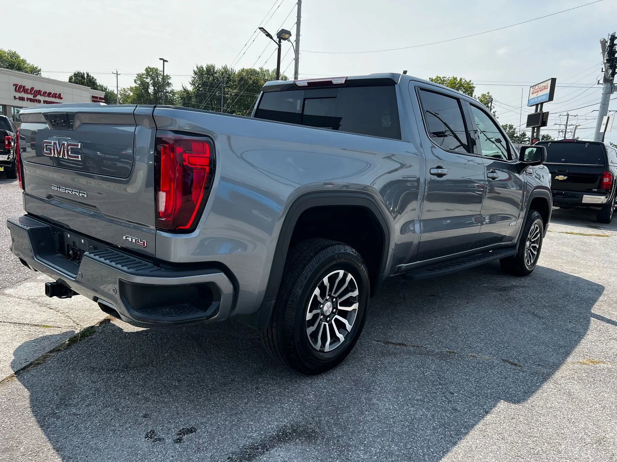 Used 2022 GMC Sierra 1500 AT4 w/ AT4 Premium Package image 7