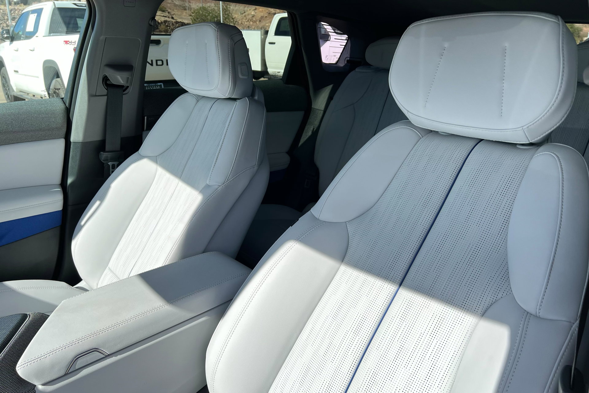 New 2026 Cadillac Optiq Sport 2 w/ LPO, Floor Liner Package AWD/4WD image 17