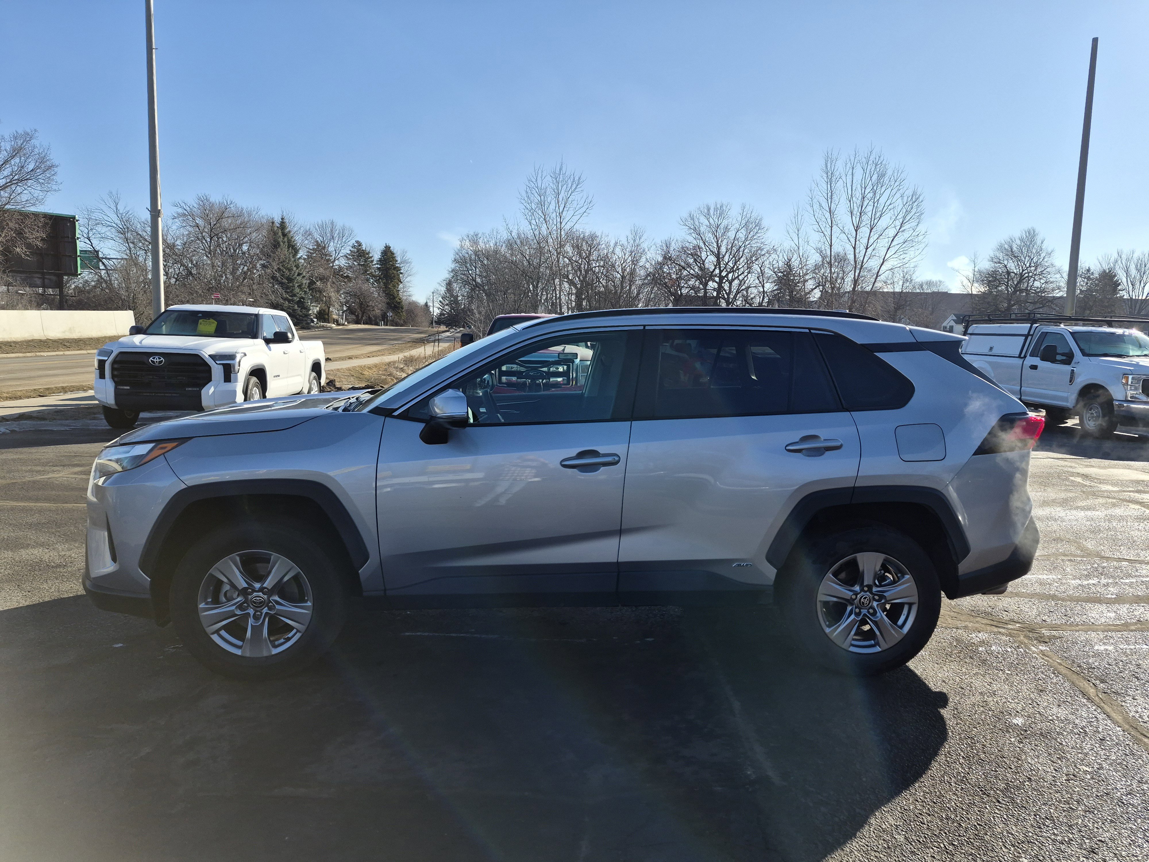 Used 2023 Toyota RAV4 XLE w/ Convenience Package image 5