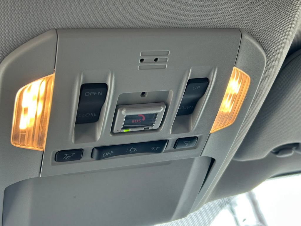 Used 2020 Toyota Highlander XLE FWD image 21