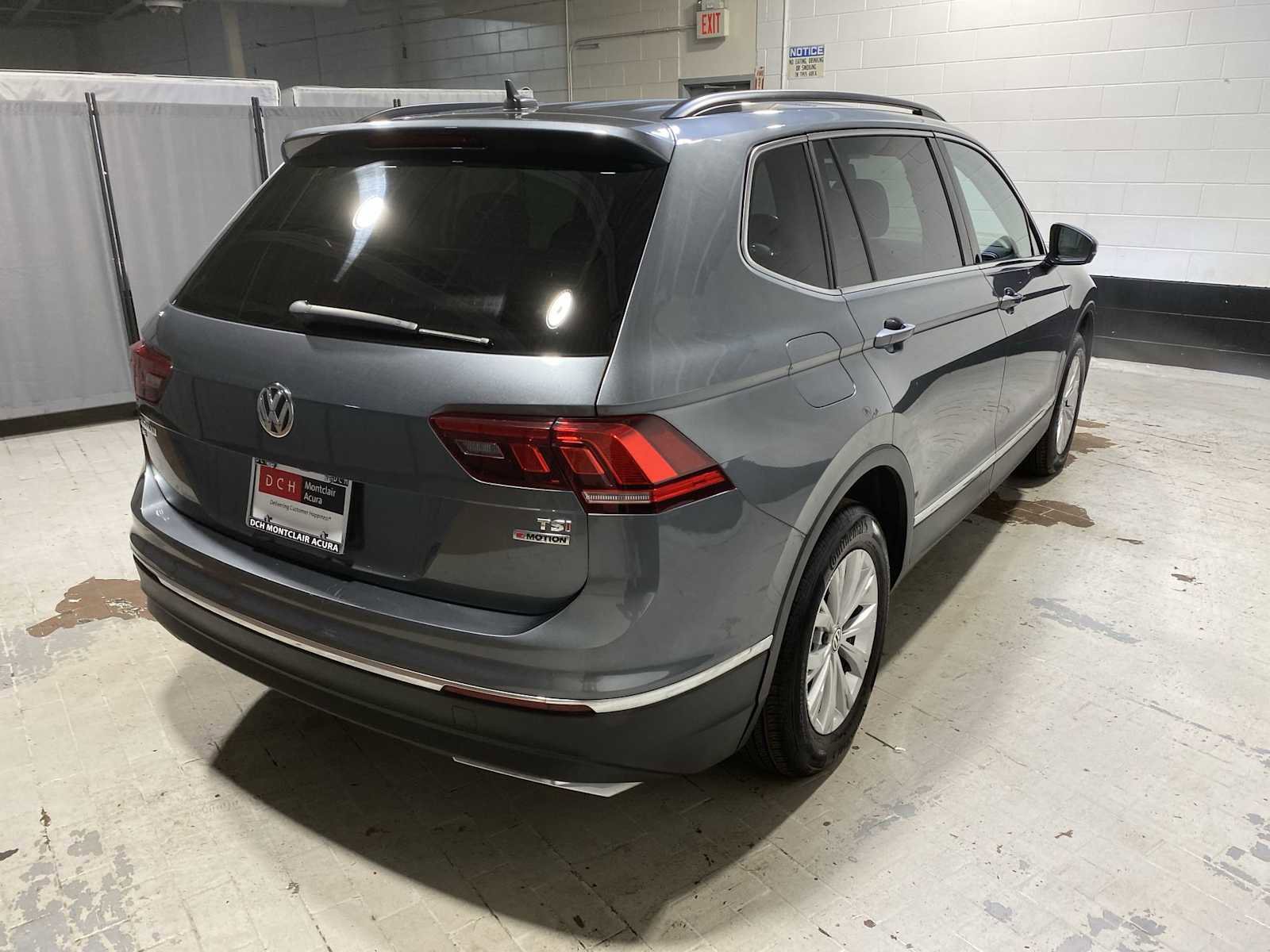 Used 2018 Volkswagen Tiguan SE AWD/4WD image 27
