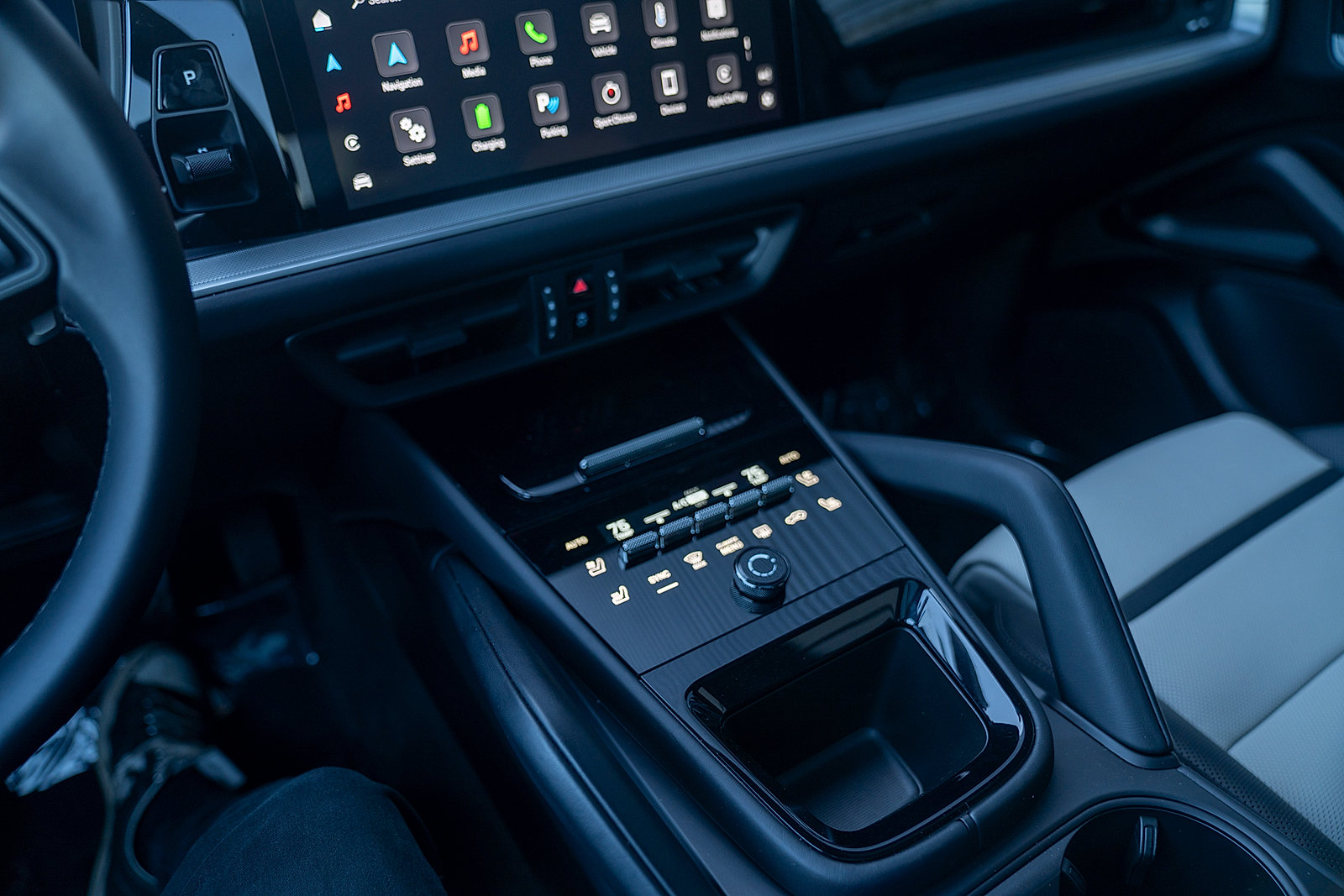 Certified 2025 Porsche Cayenne E-Hybrid AWD/4WD image 14