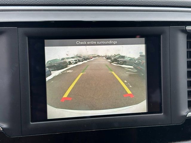 Used 2020 Chrysler Pacifica Touring w/ S Appearance Package image 17