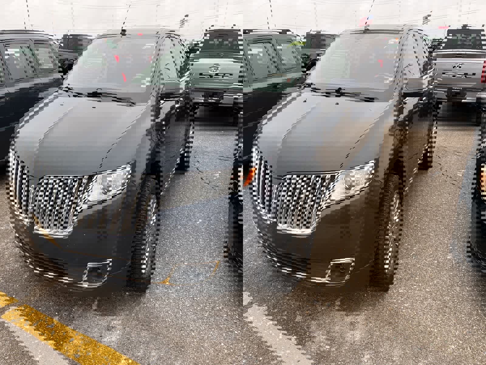 Used 2013 Lincoln MKX AWD image 2