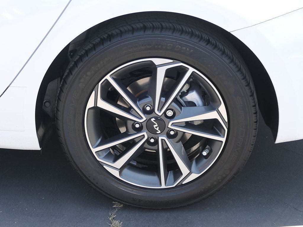 Used 2023 Kia Forte LXS w/ LXS Technology Package FWD image 9