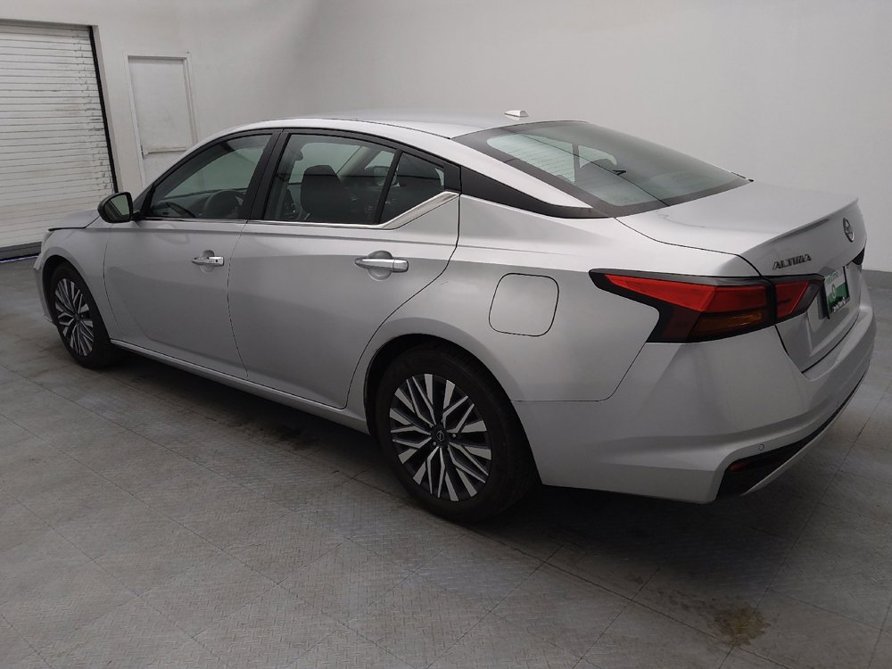 Used 2024 Nissan Altima 2.5 SV image 3