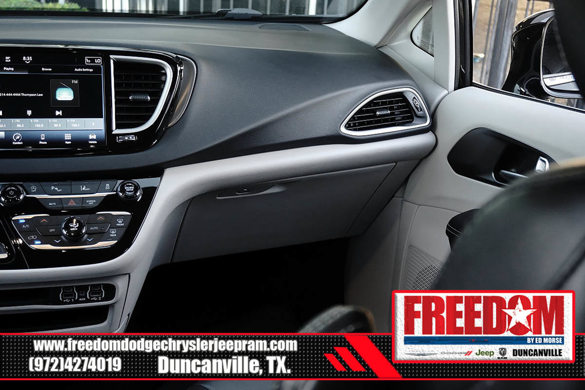Certified 2024 Chrysler Pacifica Touring-L FWD image 36