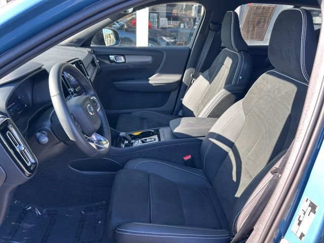 Certified 2025 Volvo XC40 B5 Plus image 17