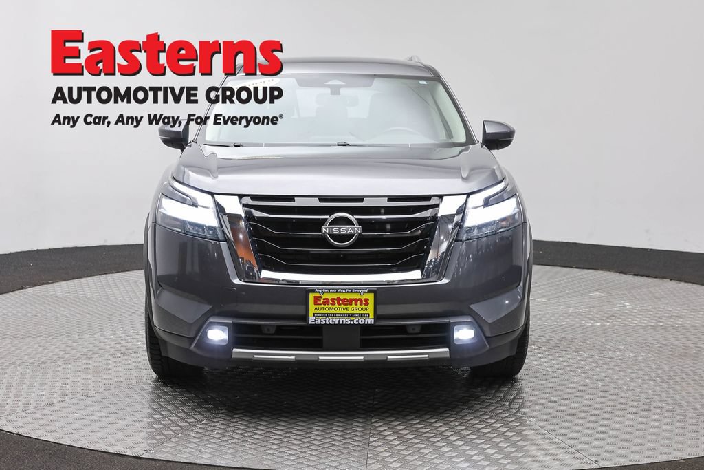 Used 2022 Nissan Pathfinder SL AWD/4WD image 2