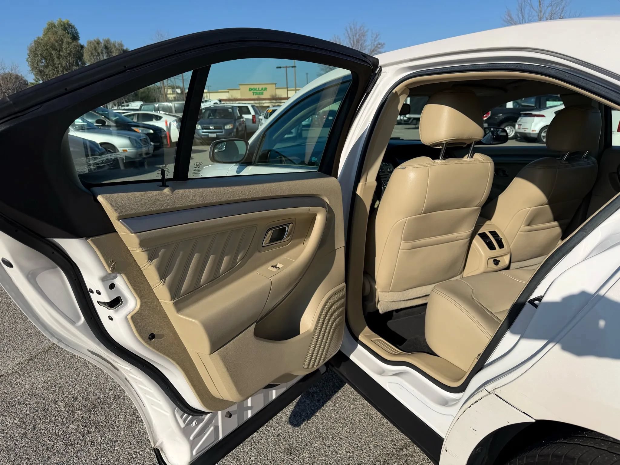 Used 2016 Ford Taurus SEL FWD image 17