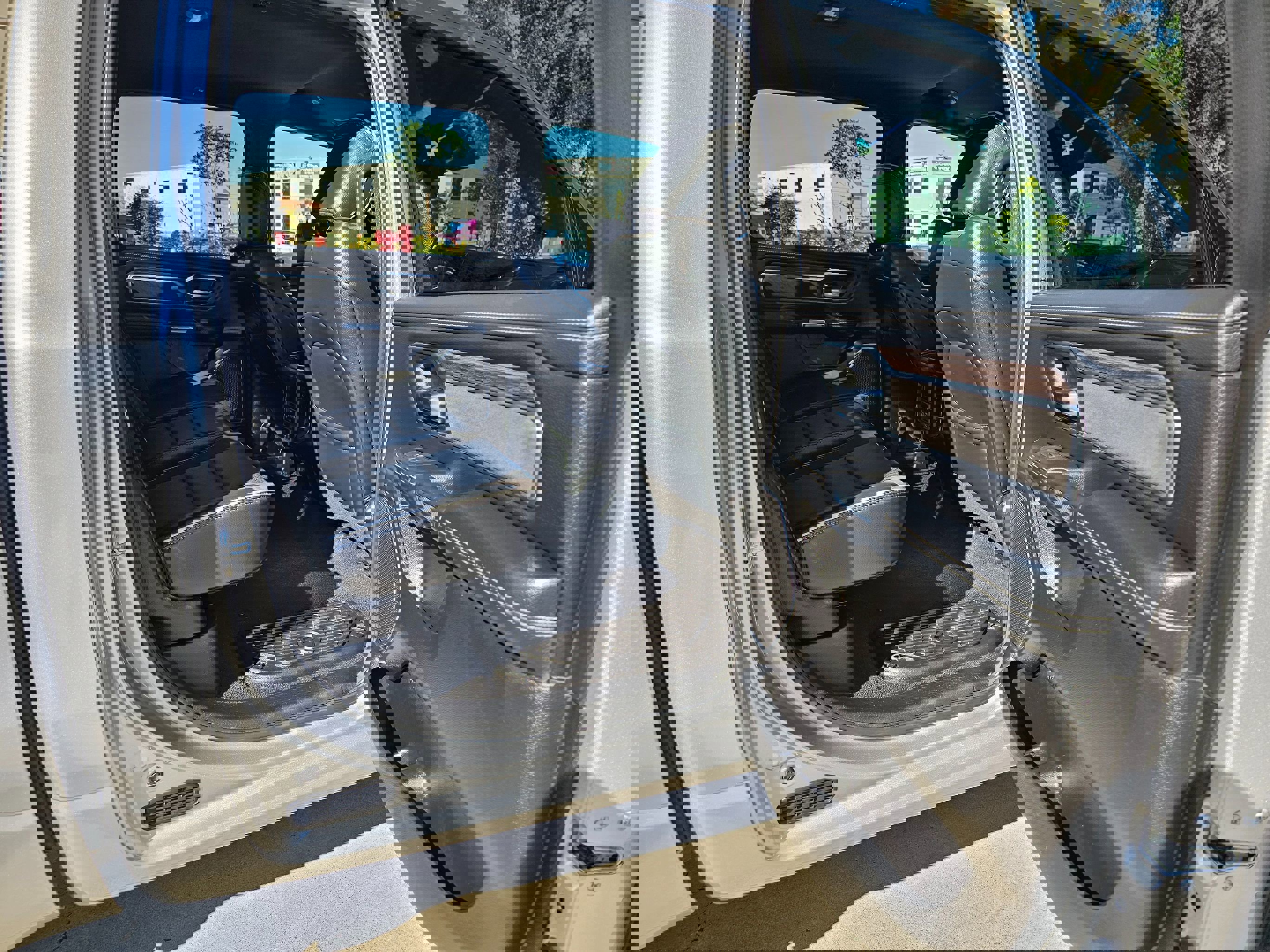 Used 2025 RAM 1500 Laramie image 27