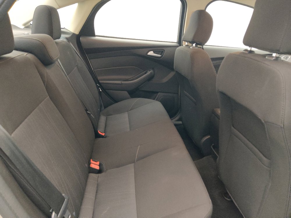 Used 2017 Ford Focus SE FWD image 19