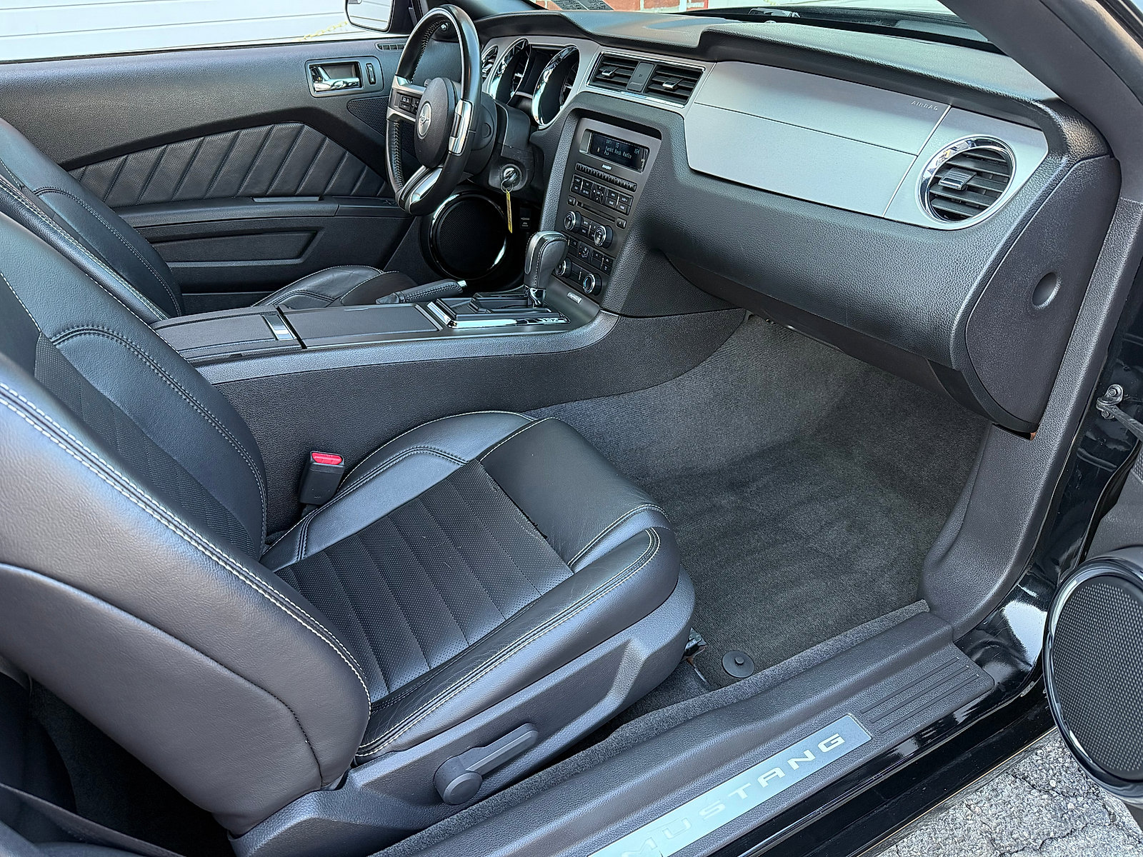 Used 2013 Ford Mustang GT Premium w/ Brembo Brake Pkg image 26