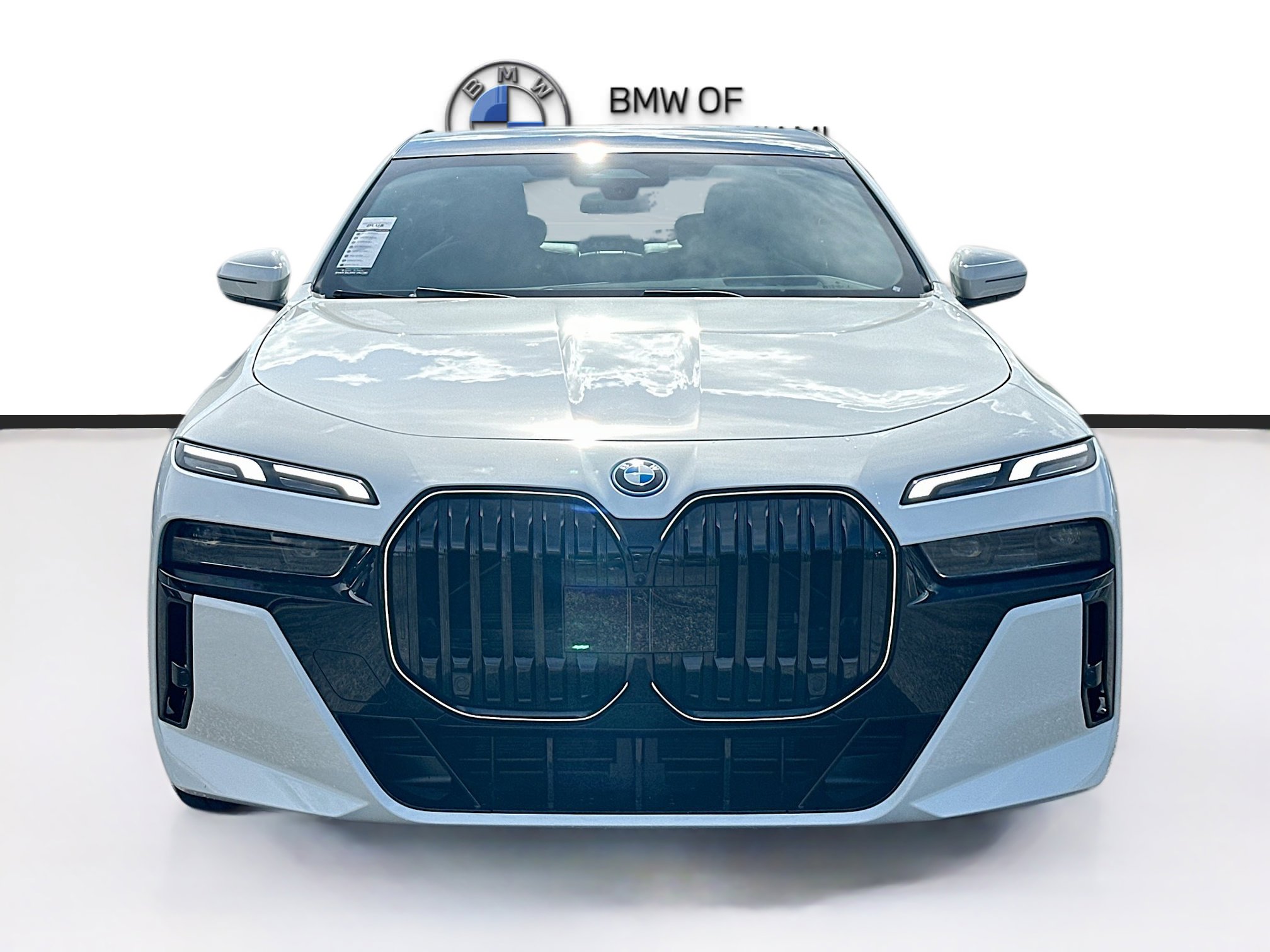 New 2026 BMW 750e xDrive w/ Premium Package image 2