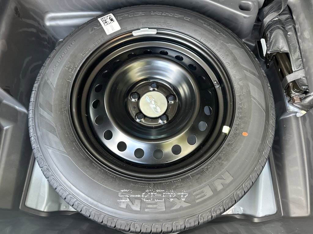 Used 2025 Jeep Grand Cherokee Laredo w/ Trailer Tow Package image 39