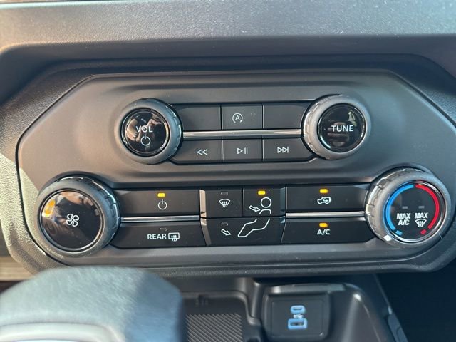 New 2025 Ford Bronco 4-Door AWD/4WD image 16