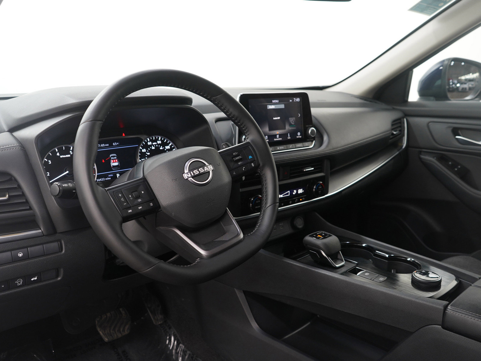 Used 2025 Nissan Rogue SV image 27