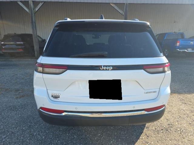 Used 2023 Jeep Grand Cherokee Limited AWD/4WD image 3