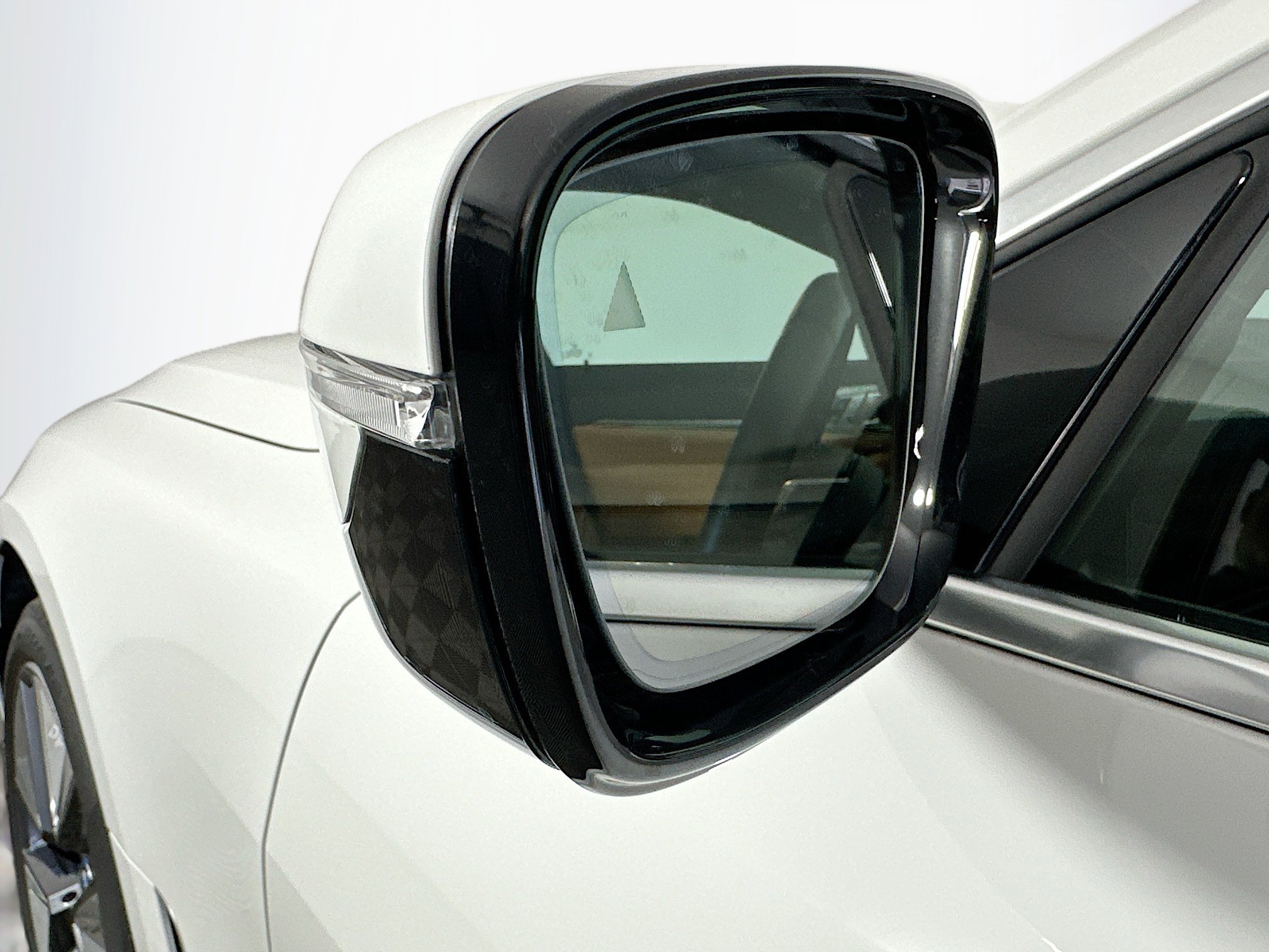 Used 2023 BMW i4 eDrive35 w/ Premium Package image 16