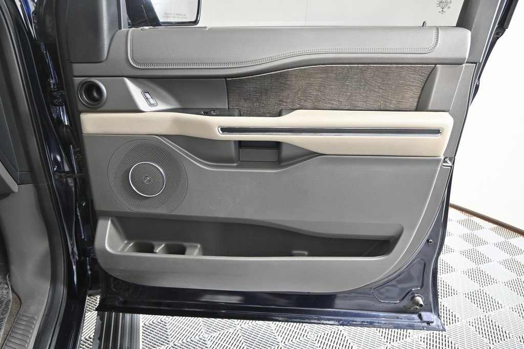 Used 2021 Ford Expedition Limited image 12