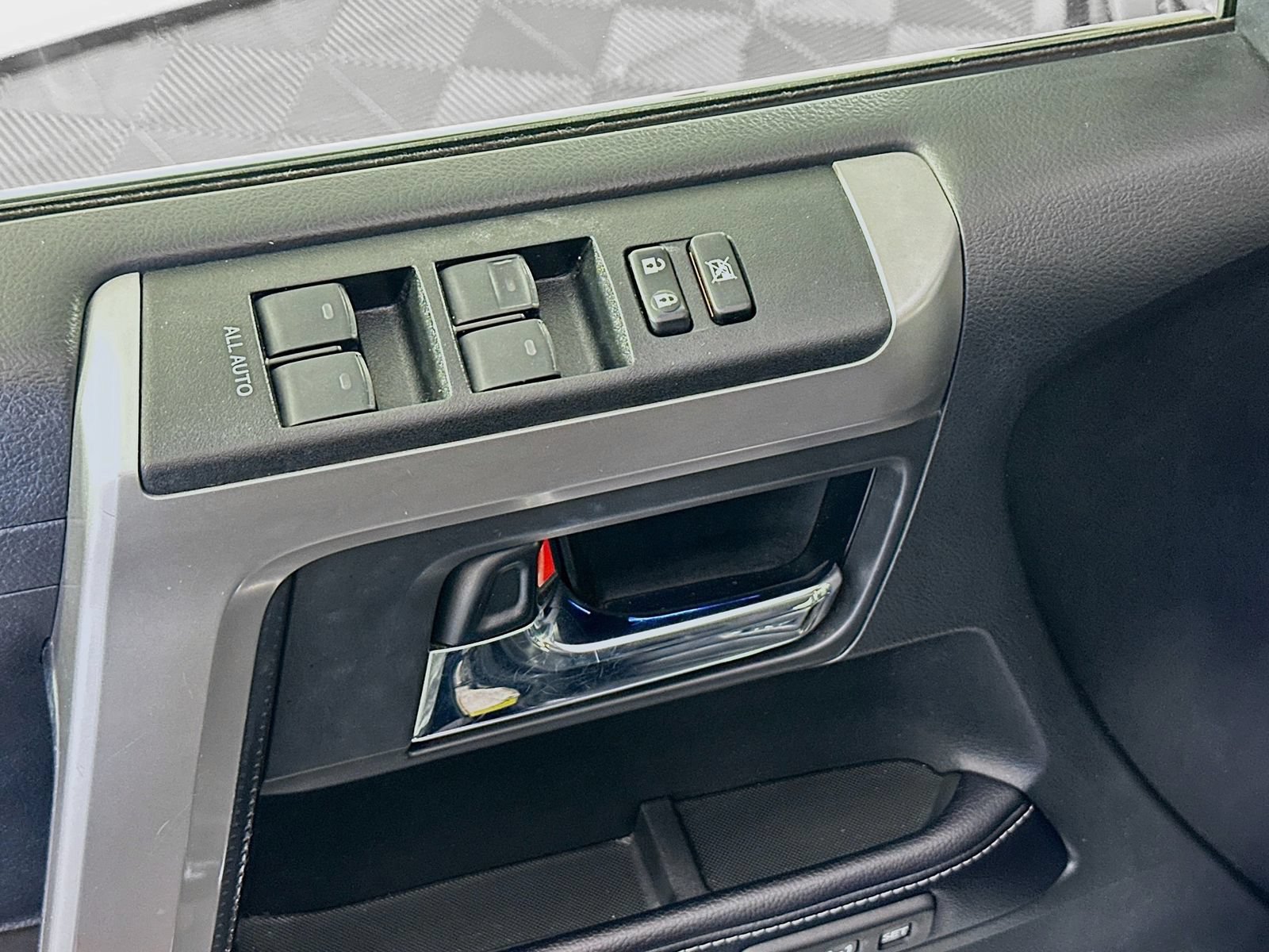 Used 2019 Toyota 4Runner Limited AWD/4WD image 17
