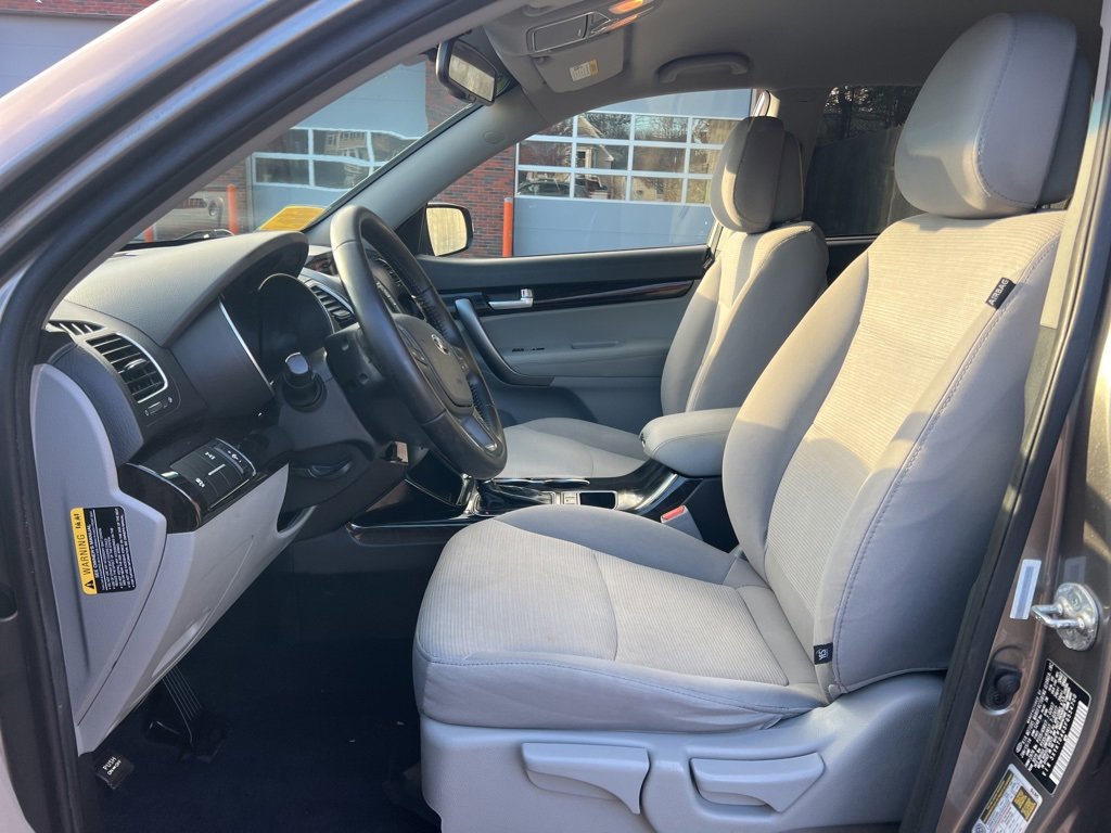 Used 2015 Kia Sorento LX image 12