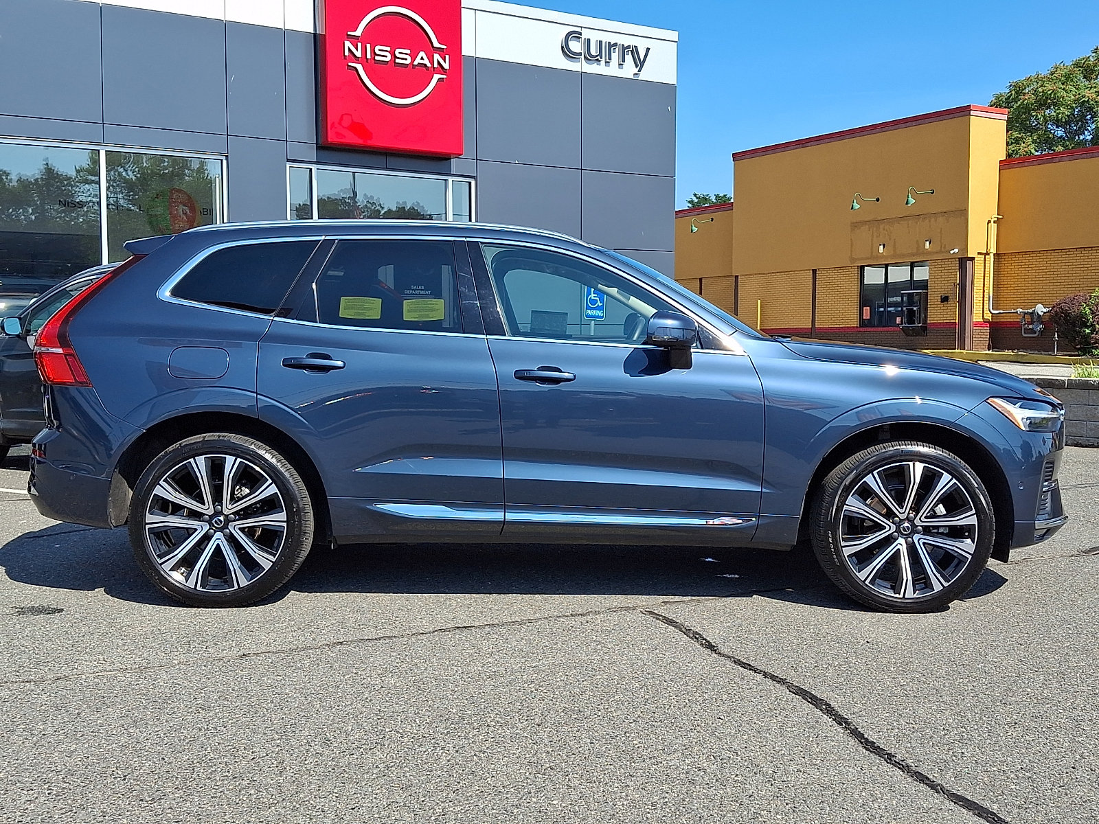 Used 2023 Volvo XC60 B5 Ultimate w/ Climate Package AWD/4WD image 8
