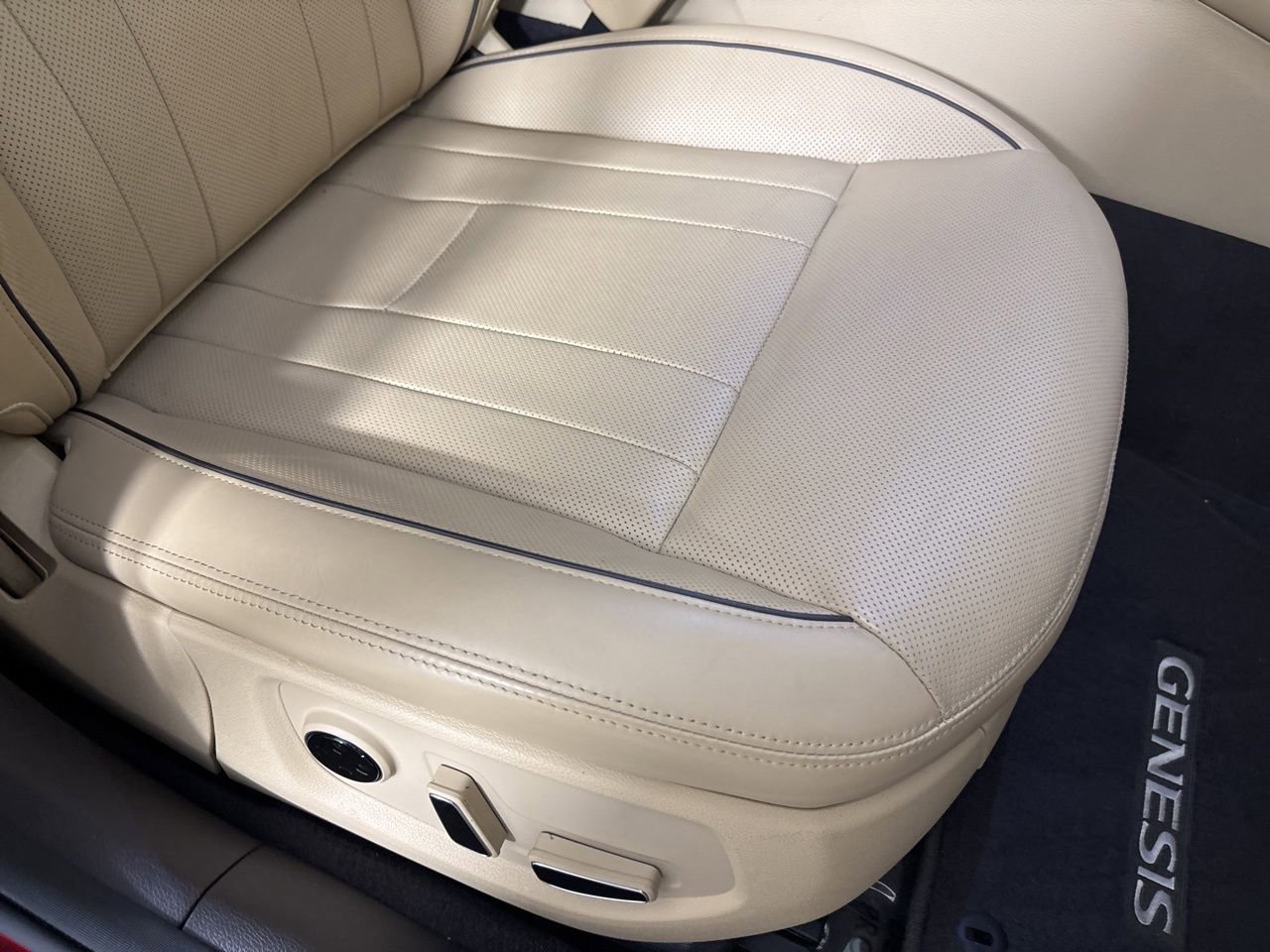 Used 2017 Genesis G80 3.8 w/ Option Group 03 image 32