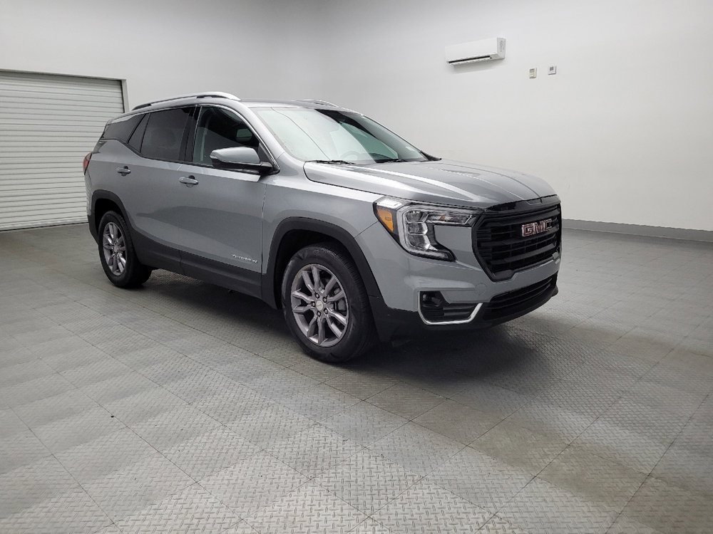 Used 2023 GMC Terrain SLT image 13
