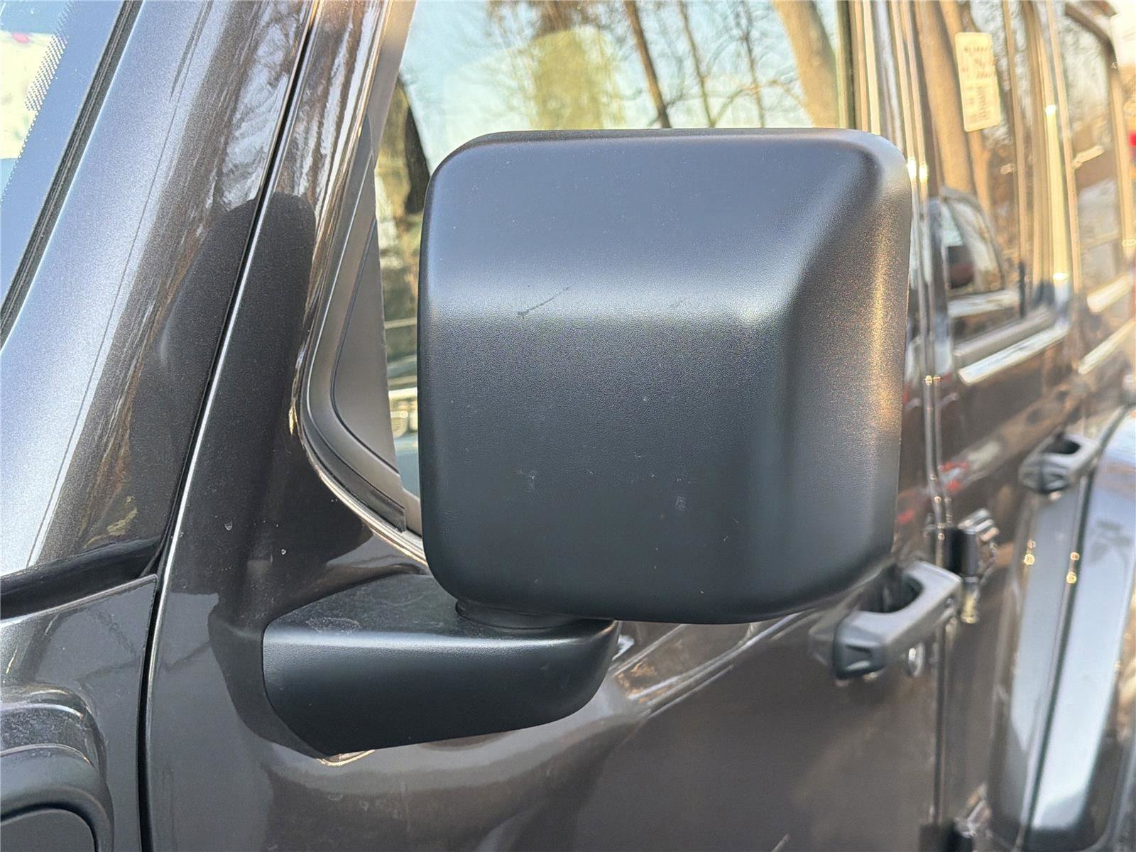 Used 2025 Jeep Wrangler Sahara image 13