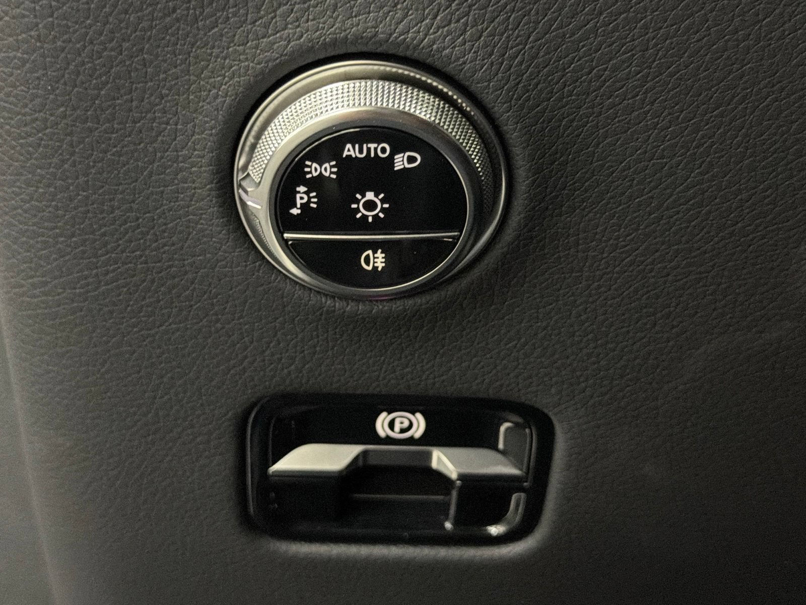 Certified 2025 Mercedes-Benz GLC 350e 4MATIC image 31