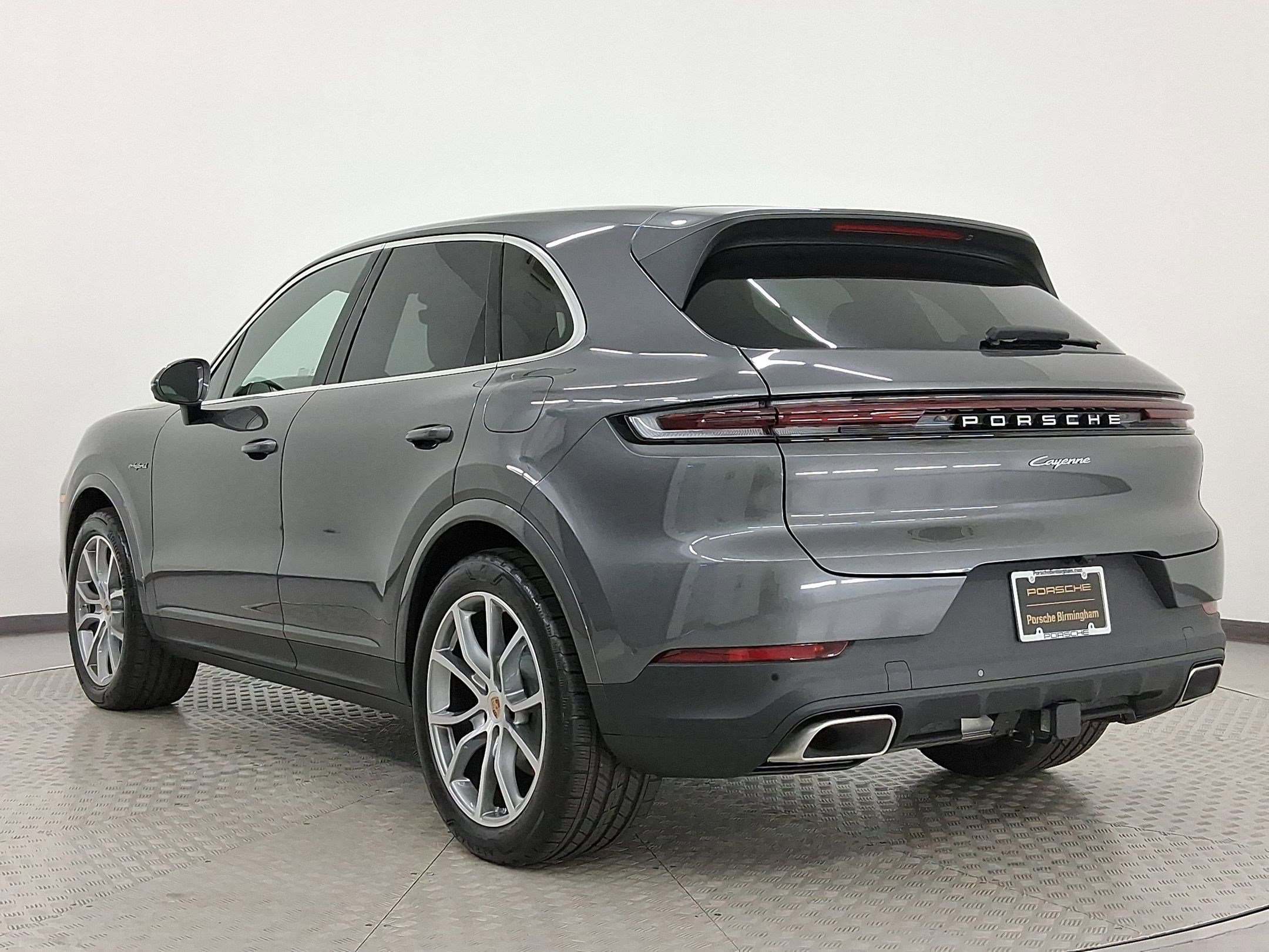 Used 2026 Porsche Cayenne E-Hybrid image 3