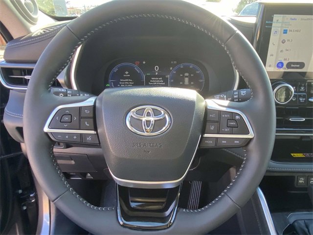 Used 2025 Toyota Highlander Limited image 20