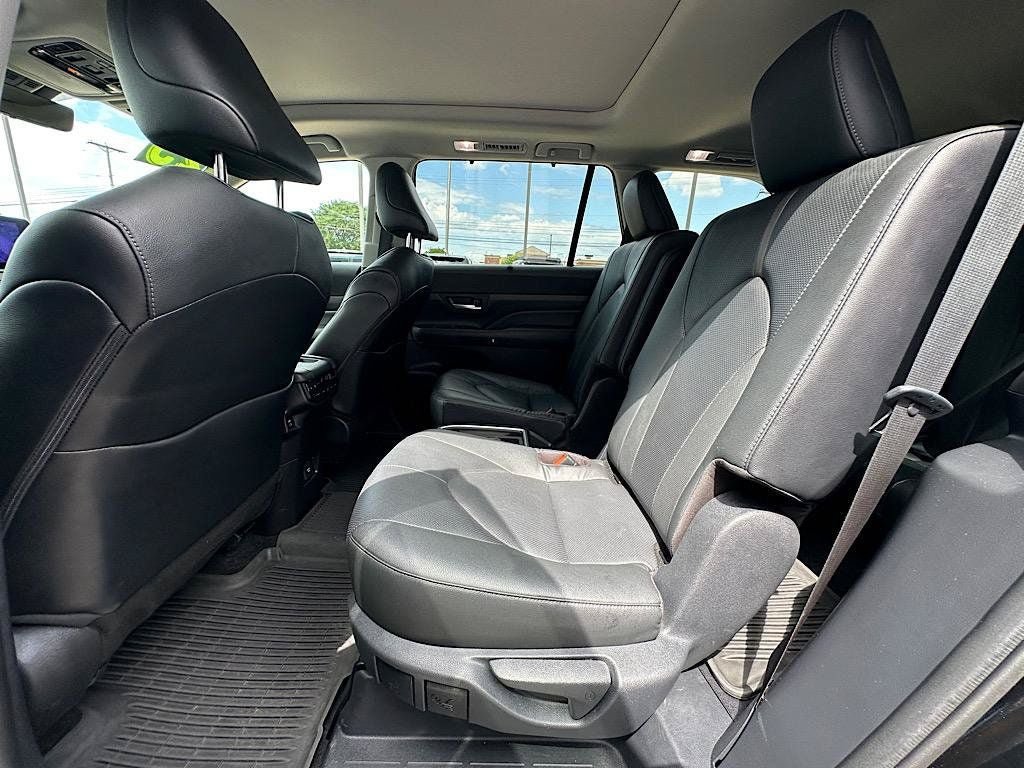 Certified 2025 Toyota Grand Highlander AWD image 16