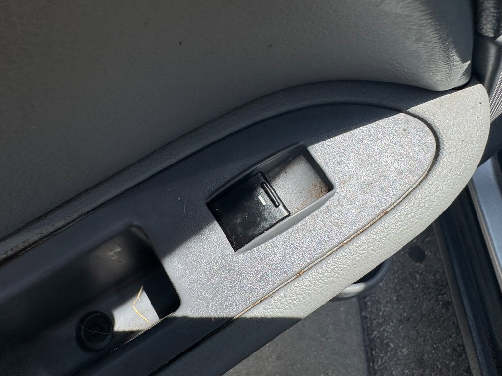 Used 2005 Ford Freestyle SE image 24