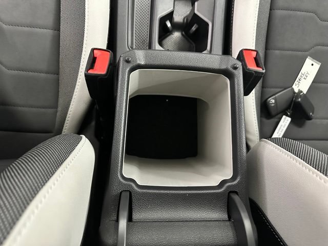 Used 2025 Volkswagen Taos SE w/ Panoramic Sunroof Package AWD/4WD image 9