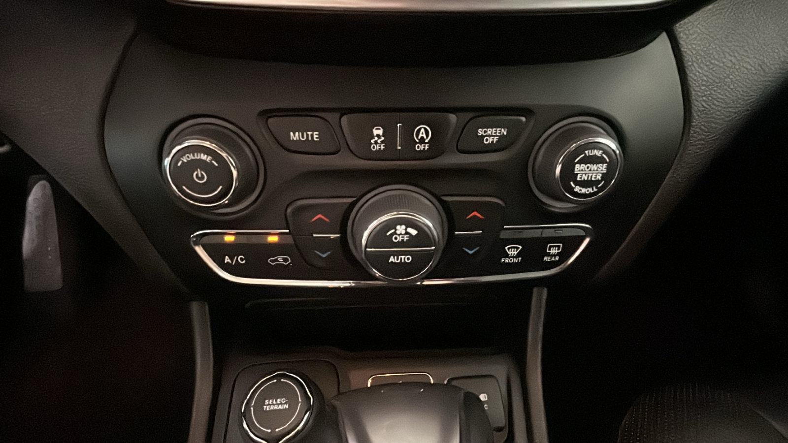 Used 2020 Jeep Cherokee Limited AWD/4WD image 26