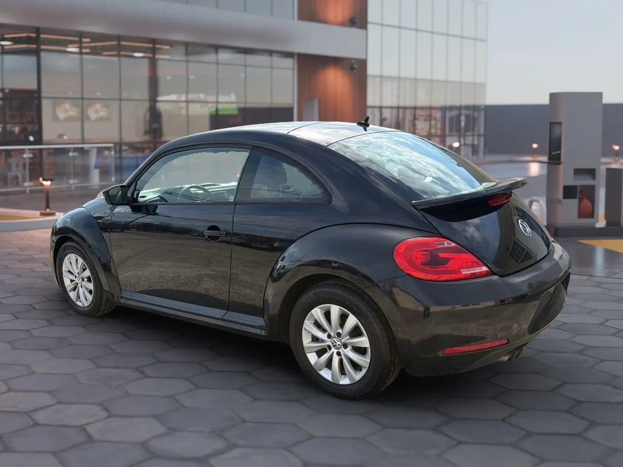 Used 2015 Volkswagen Beetle 1.8T FWD image 4