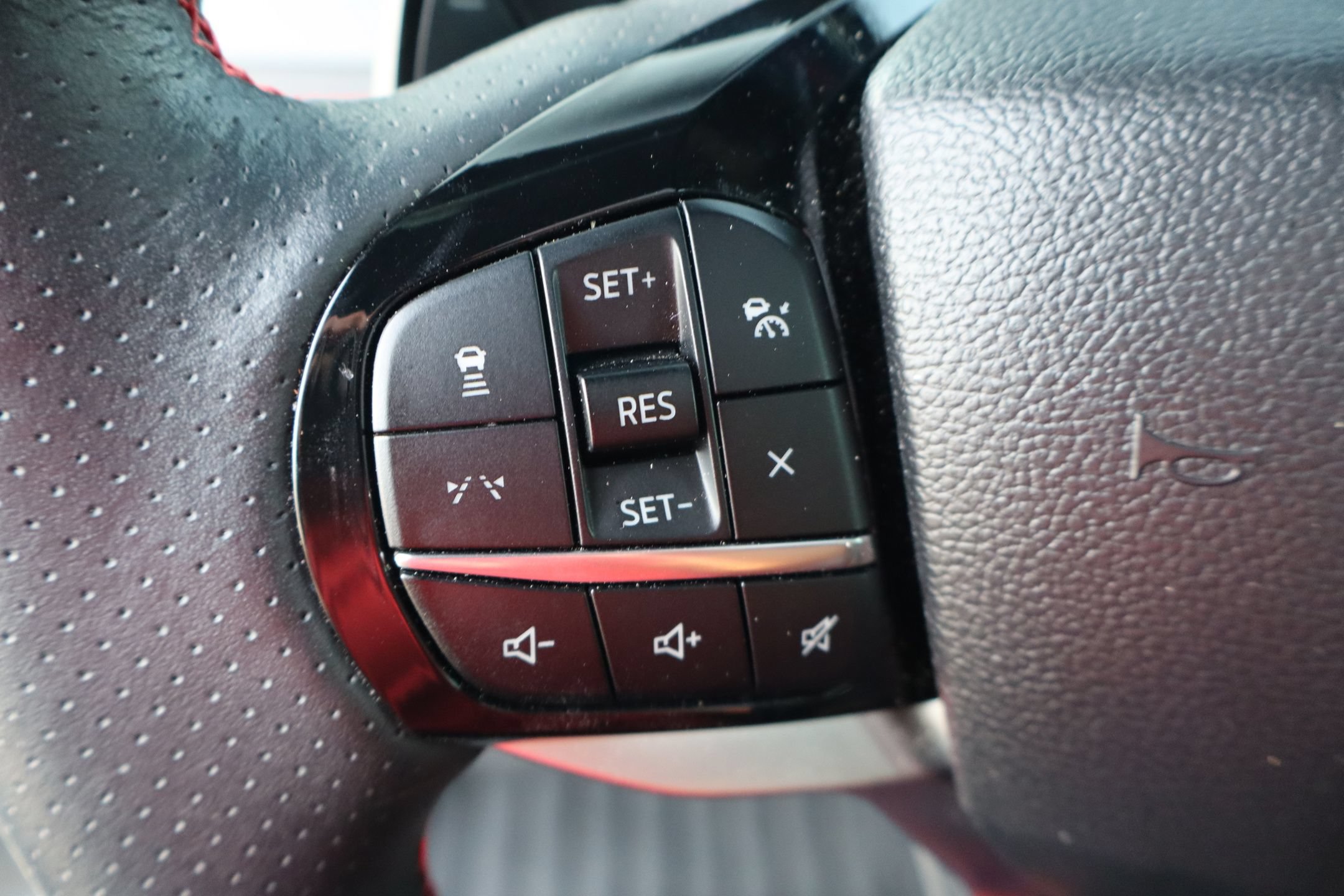 Certified 2025 Ford Explorer ST AWD/4WD image 16