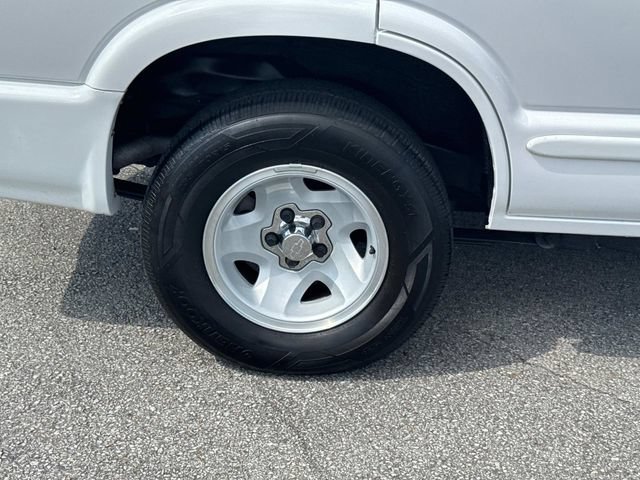Used 2002 Chevrolet Blazer LS w/ Preferred Equipment Group RWD image 13