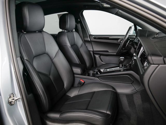 Certified 2026 Porsche Macan AWD/4WD image 11