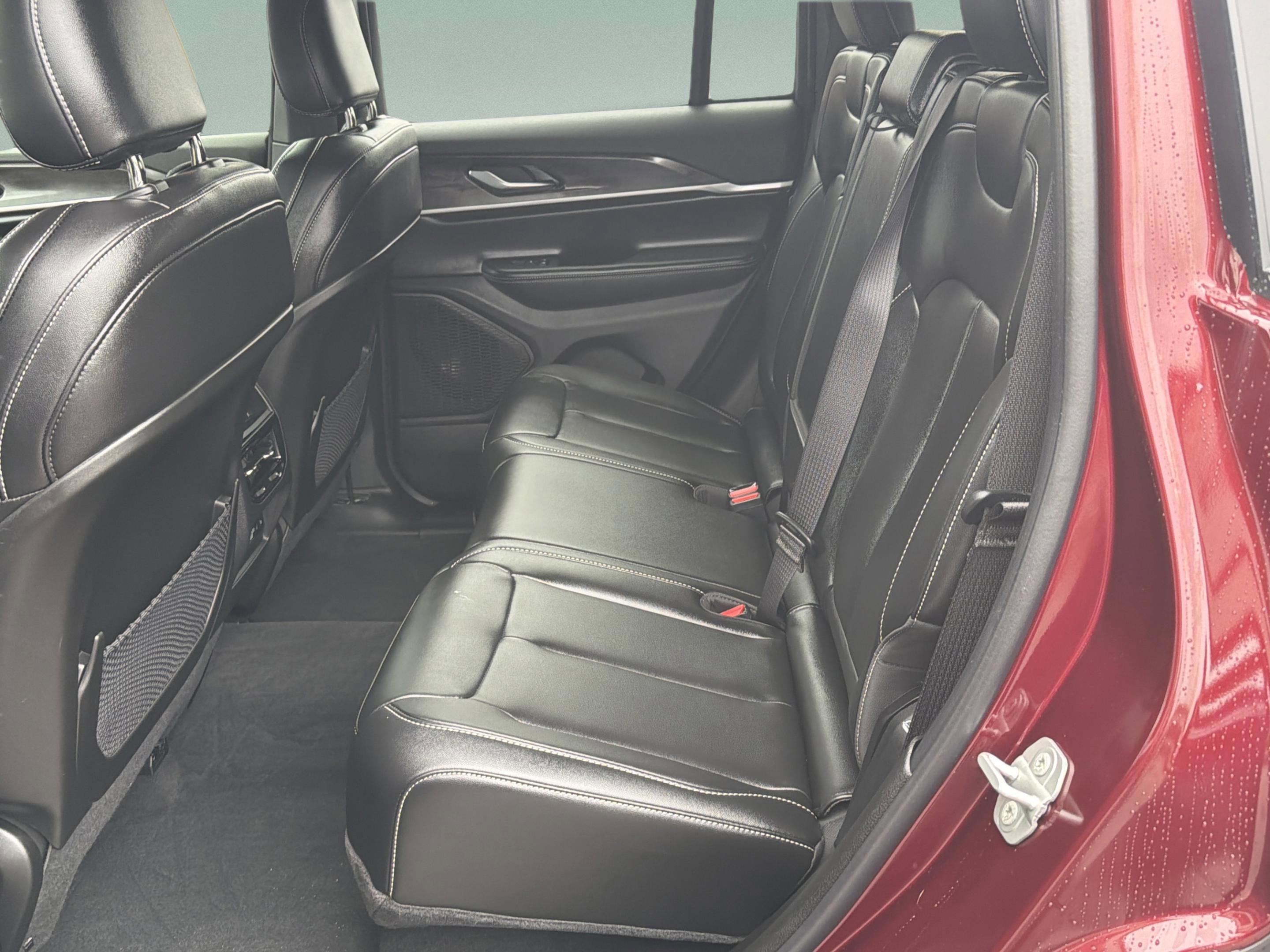 Used 2025 Jeep Grand Cherokee Limited w/ Trailer Tow Package image 30